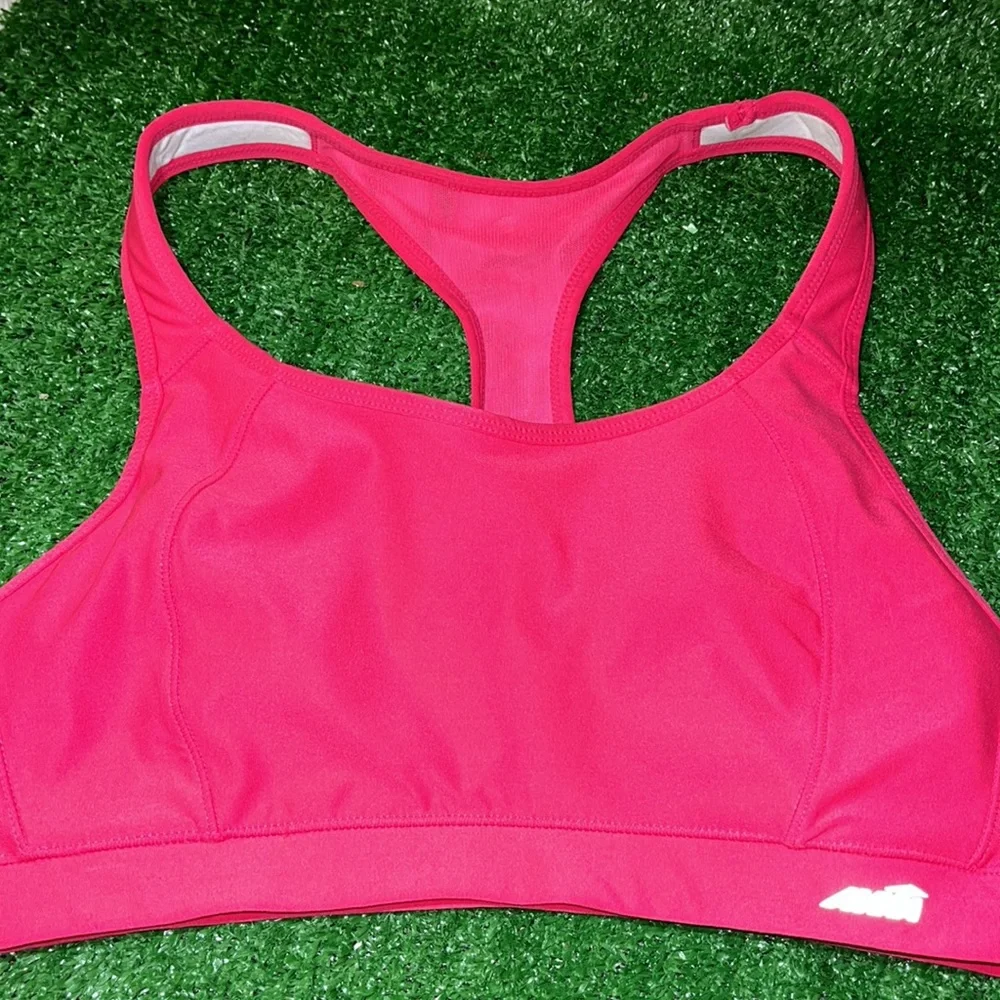Women's Avia Hot Pink Sports Bra Size Large lightweight and breathable - Picture 2 of 6